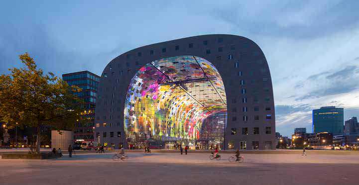 Cualquier paseo por Róterdam ha de incluir el espectacular Markthal y las Casas Cúbicas, dos de lso iconos arquitectónicos de la ciudad. 