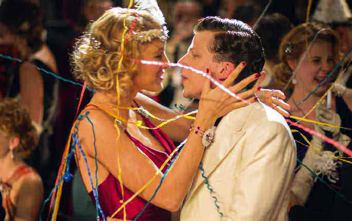 Bobby (Jesse Eisenberg), con Veronica (Blake Lively), una dama de la alta sociedad de Nueva York.