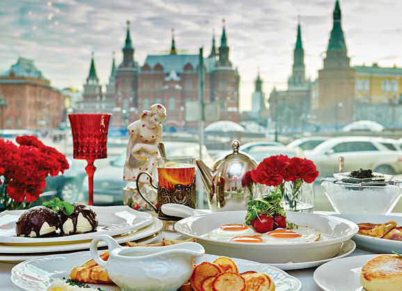 ENJOY A STUNNING VIEW OF THE KREMLIN OVER YOUR MEAL