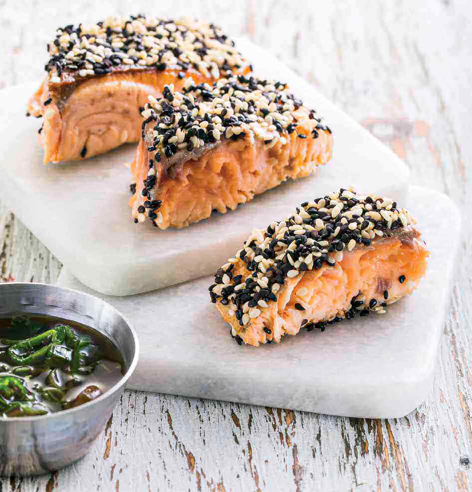 TATAKI DE SALMÓN CON AJONJOLÍ