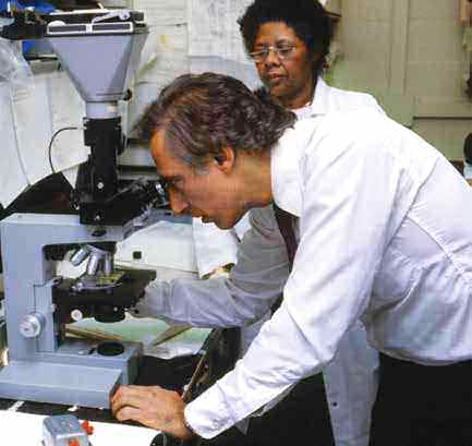 VIRUS DEL SIDA. Dr. Robert Gallo, 1980.