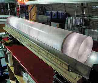 ASPECTO. Una muestra o núcleo de hielo antártico en laboratorio.