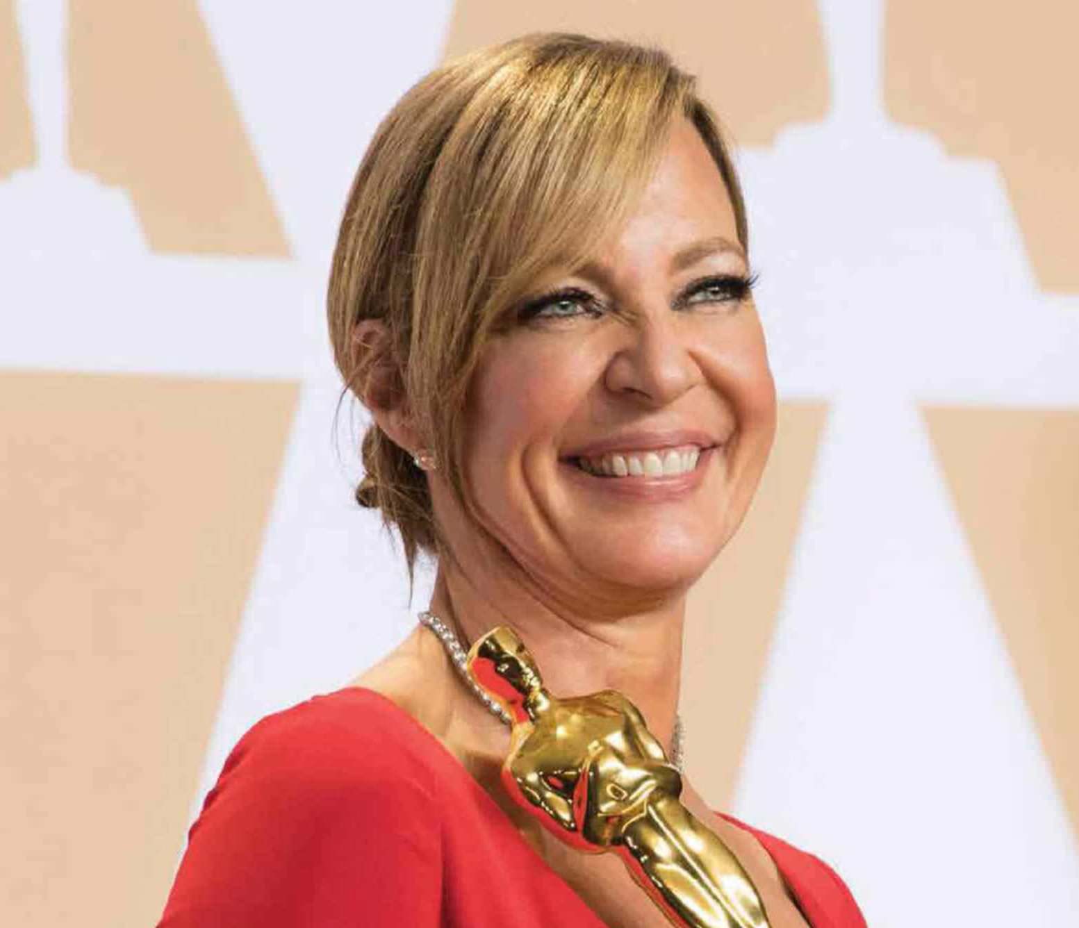 Entrevista – Allison Janney - How Tall Is Allison Janney? – Inside The Oscar-Winning Actress’s Stature