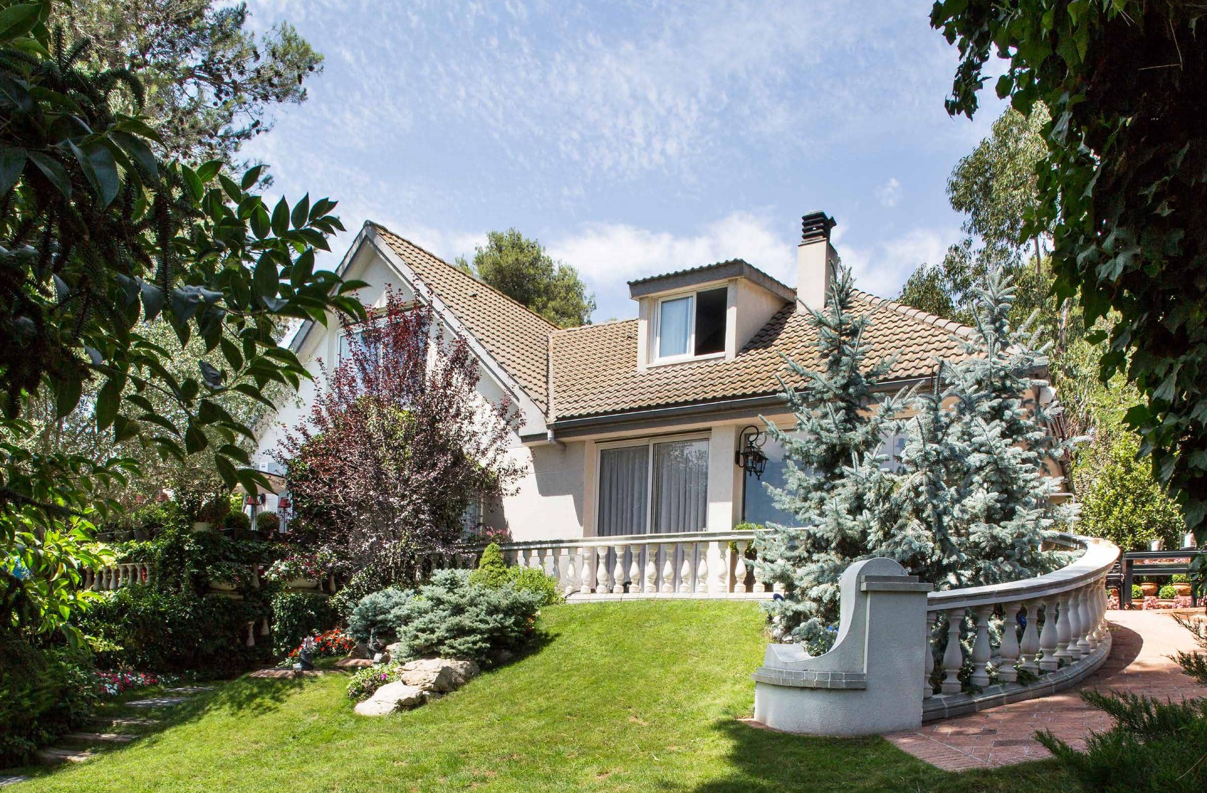 ABIERTA AL EXTERIOR