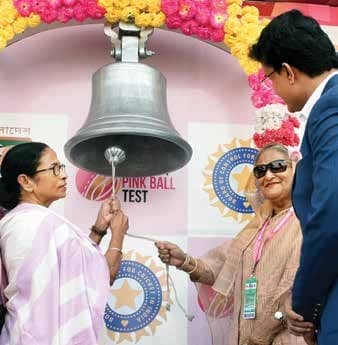 As ‘Pink' Test gets underway, Mamata meets Hasina; discusses bilateral issues