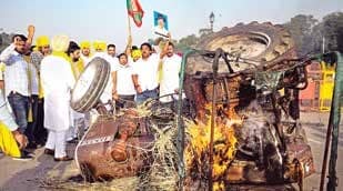 Punjab Youth Cong Members Set Tractor Ablaze On Rajpath