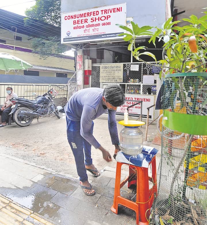 In A Plea For Online Liquor Sale, HC Fines Petitioner With ₹50k