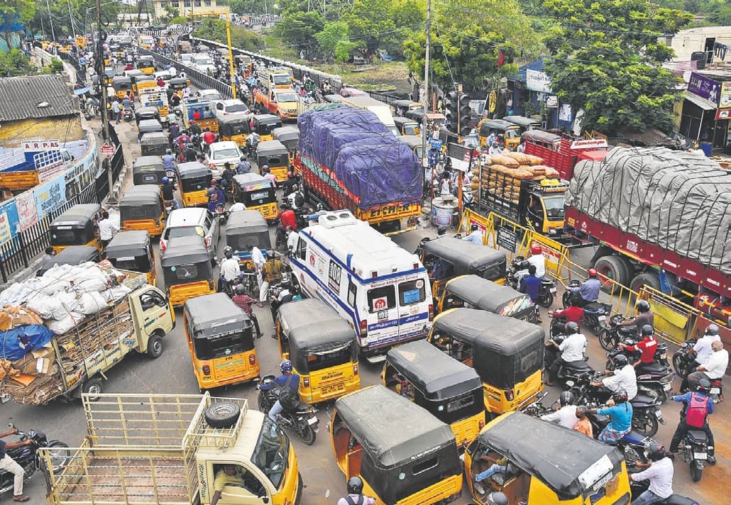 SWELLING CROWDS AND TRAFFIC AS CHENNAI ENTERS UNLOCK 2.0