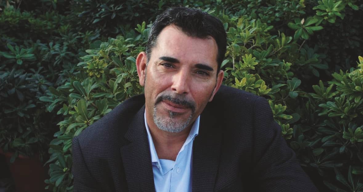 VÍCTOR DEL ÁRBOL