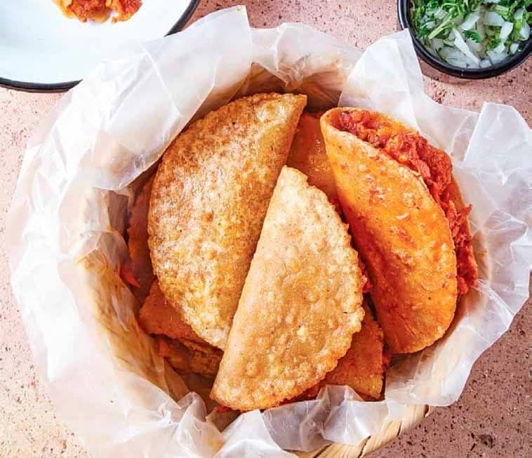 ¡Tacos, tacos de canasta, LOS TACOOOS!